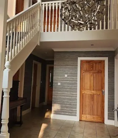 Entire 10 Min From Dublin Airport * 도너베이트