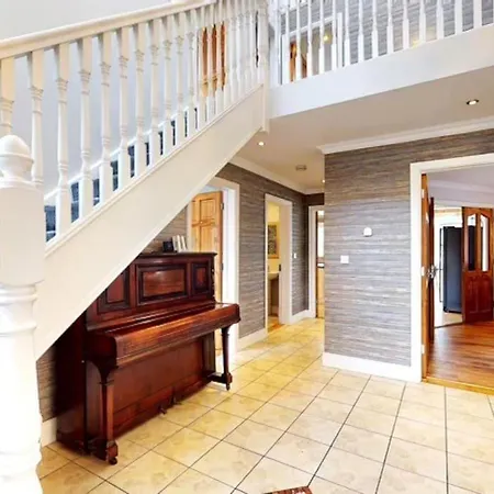 Entire 10 Min From Dublin Airport * 도너베이트