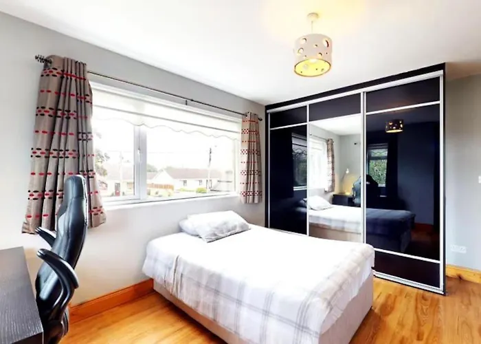 5bd 10 Min To Airport Semesterbostad