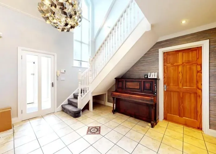 5bd 10 Min To Airport Semesterbostad *