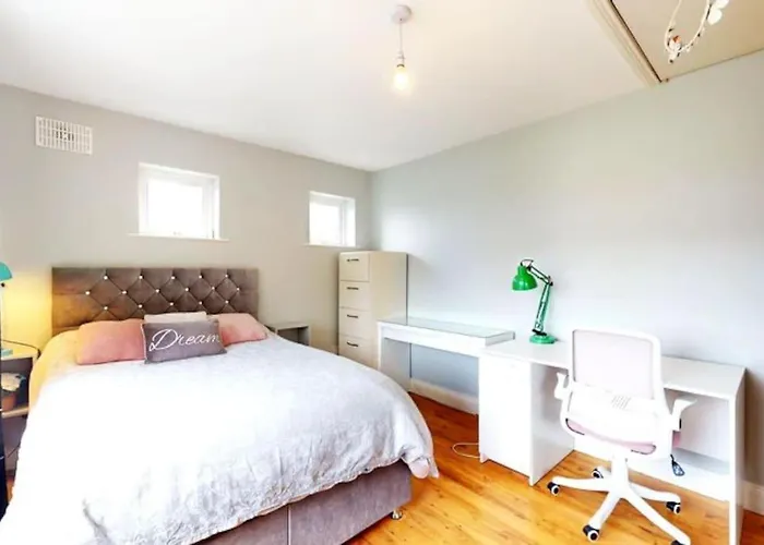 5bd 10 Min To Airport *